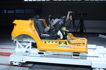 Crash test seggiolino per auto